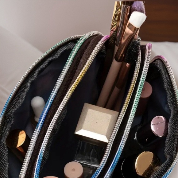 Daisy Makeup Cosmetic Wristlet - Picture 2 of 5